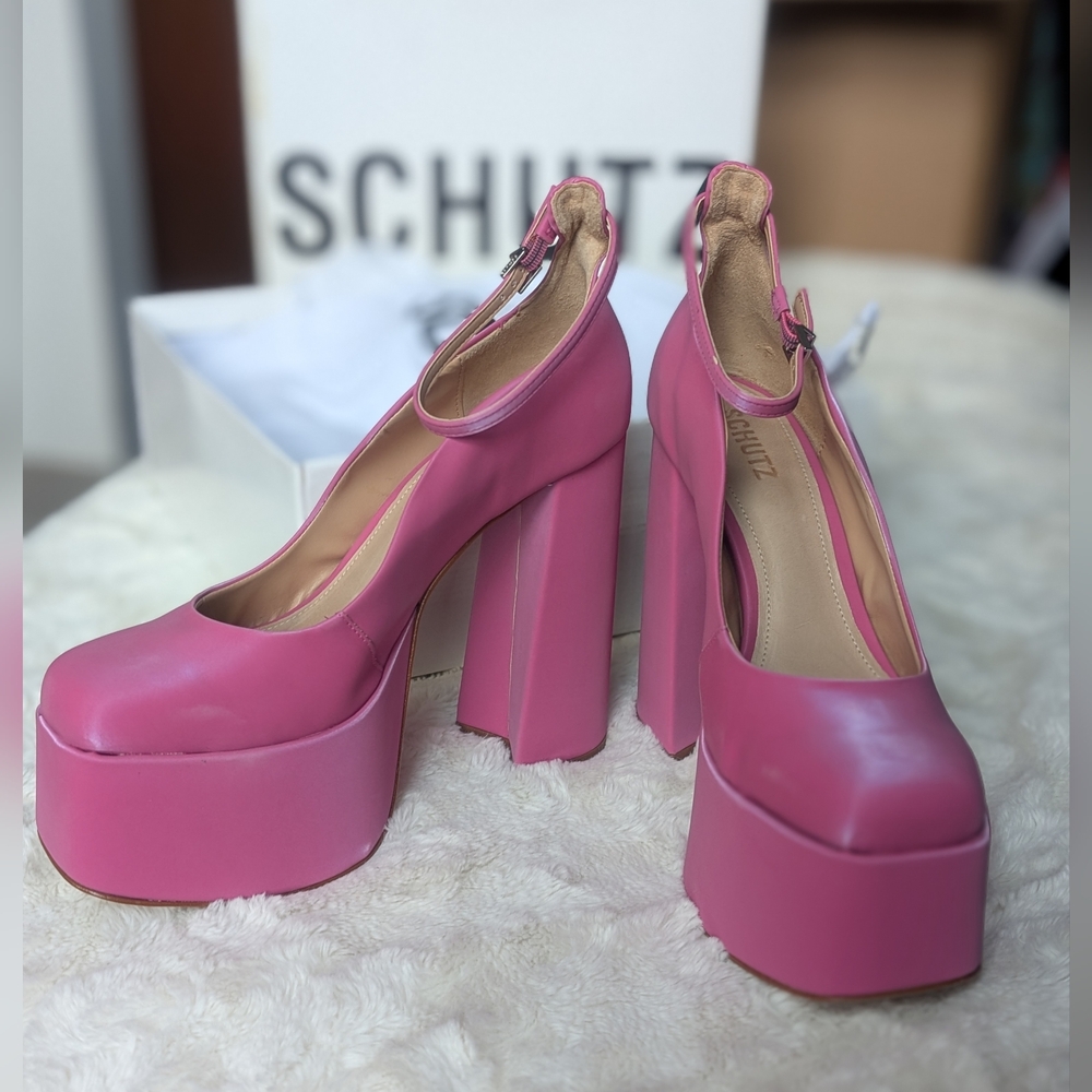 NIB Shutz Darlene Ankle Strap Pump in Pink Size 10